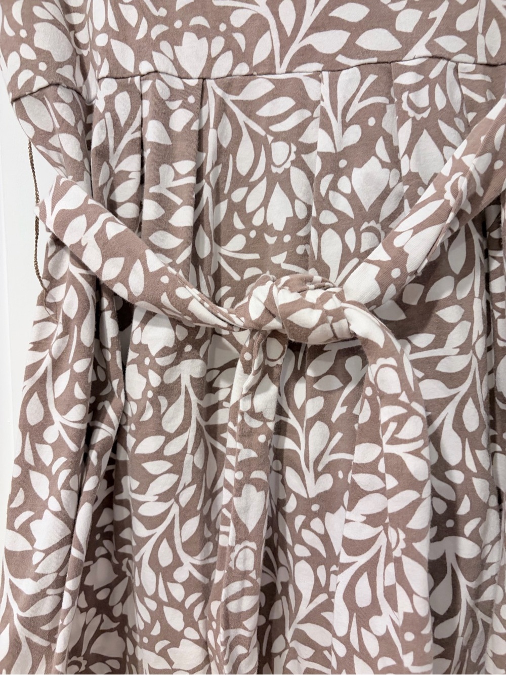 LOFT Taupe & White Leaf-Print V-Neck Mini Dress - Picture 4 of 9